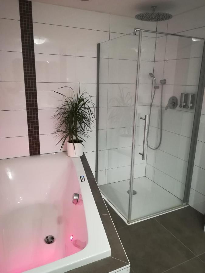 Taunusrast-Usi Apartment Usingen Bagian luar foto