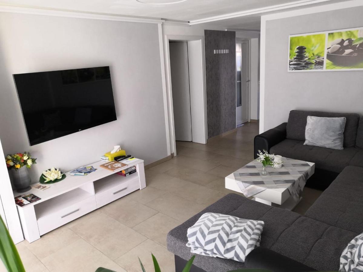 Taunusrast-Usi Apartment Usingen Bagian luar foto
